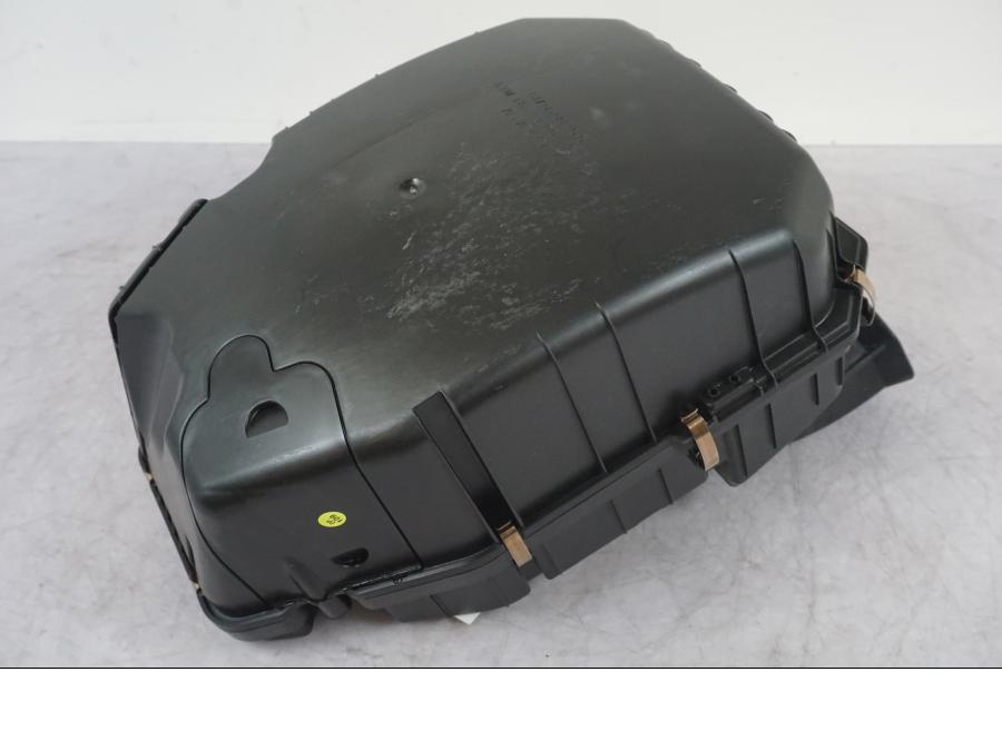 Framsidan på Luftburk från en KTM 1290 Super Duke R -2022 motorcykel.