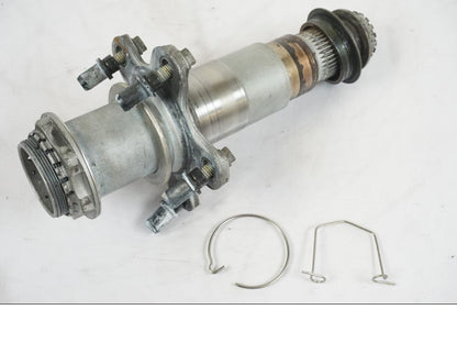 Framsidan på Axel från en KTM 1290 Super Duke R -2015 motorcykel.