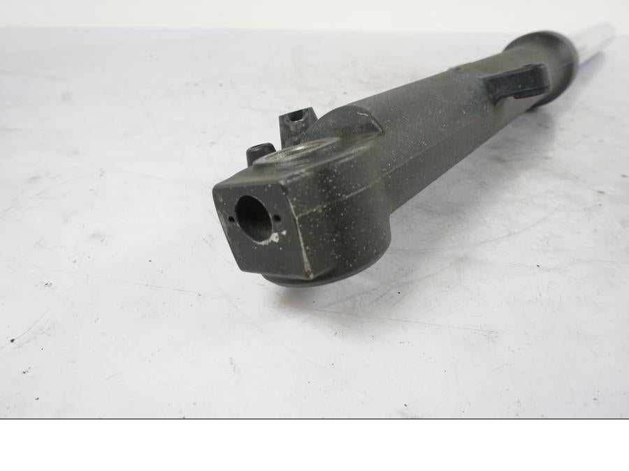 Vänster sida på Gaffelben från en Kawasaki ER-6N -2012 motorcykel.