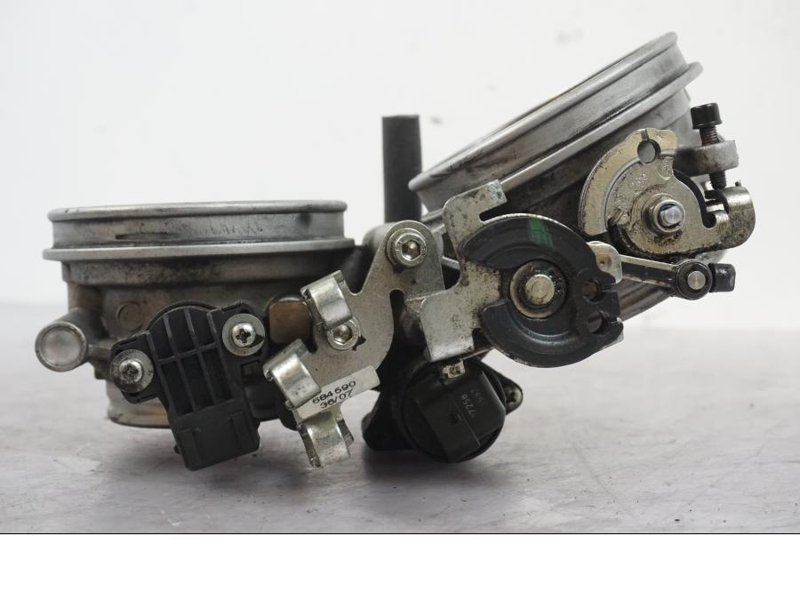 Baksidan på Spjällhus från en Buell 1125 R -2008 motorcykel.