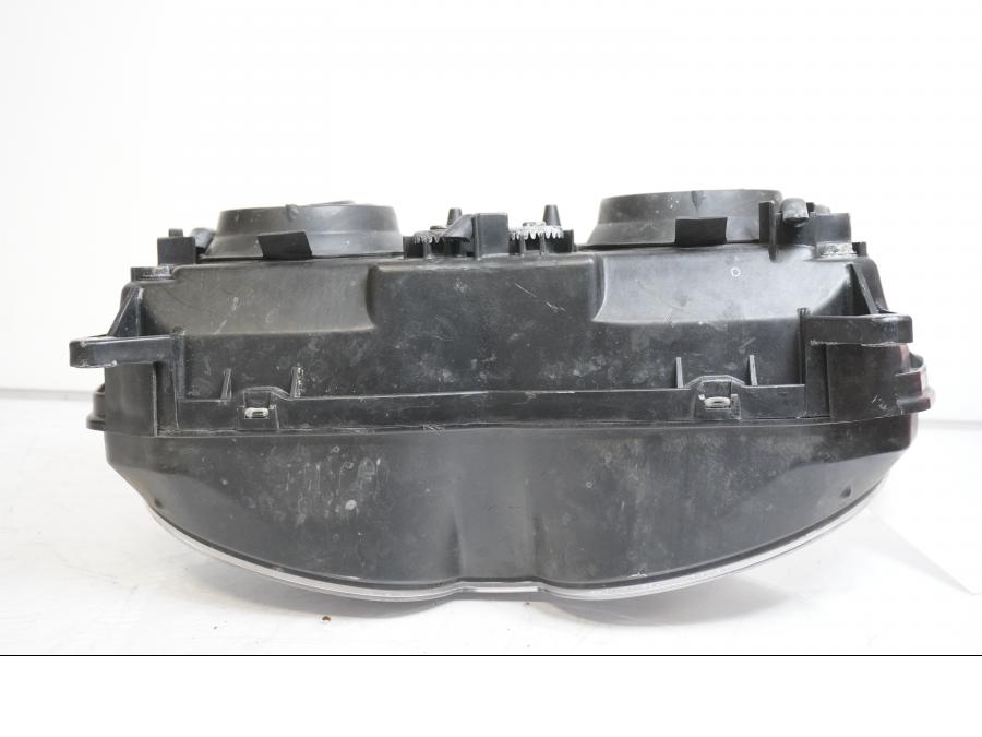 Snett uppifrån på Strålkastare från en Honda CBR 900 RR -1997 motorcykel.