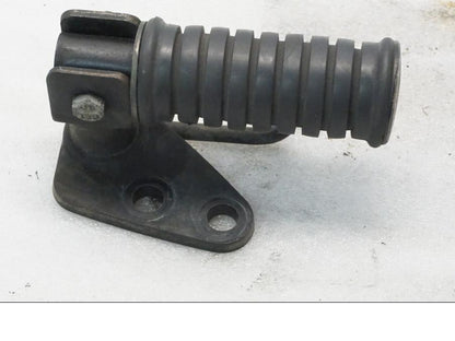 Framsidan på Fotpinne från en Yamaha XVS 650 -1999 motorcykel.