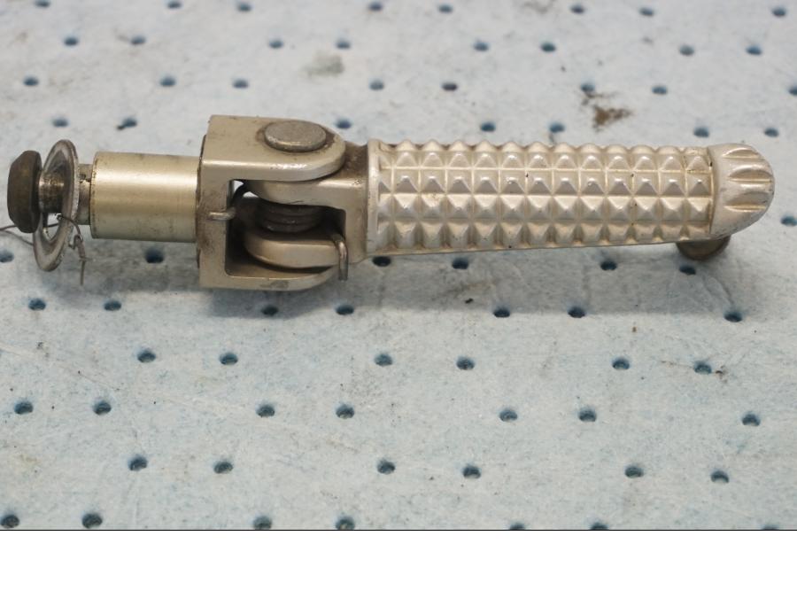 Framsidan på Fotpinne från en Yamaha YZF 1000 R1 -2001 motorcykel.