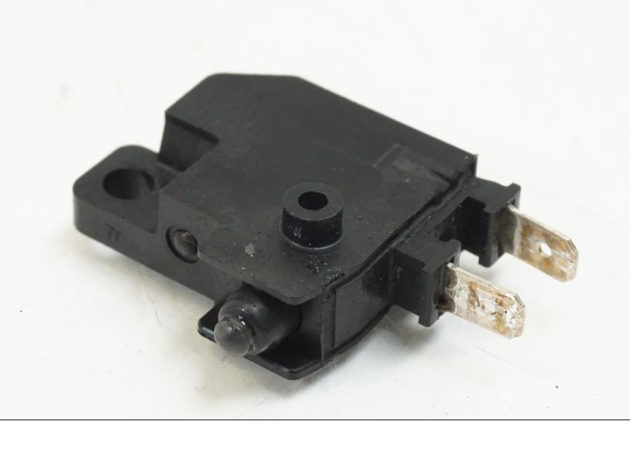 Framsidan på Bromsljuskontakt från en Honda CB 650 F Hornet -2017 motorcykel.