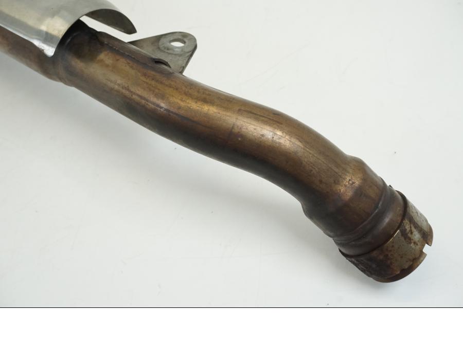 Baksidan på Ljuddämpare från en Honda XL 1000 V -1999 motorcykel.