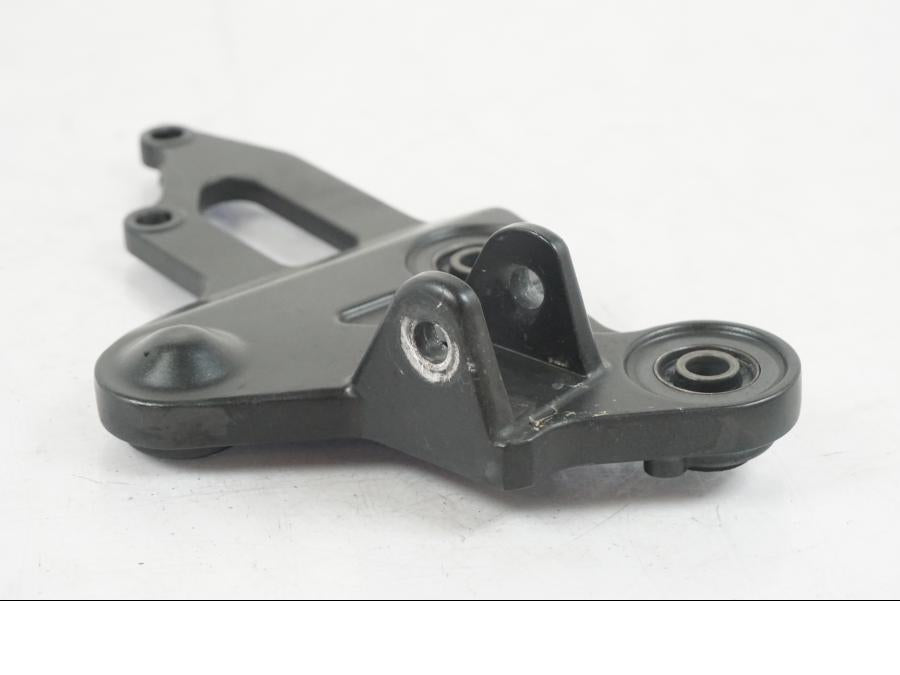 Baksidan på Fotpinnefäste från en Yamaha MT-07 -2019 motorcykel.