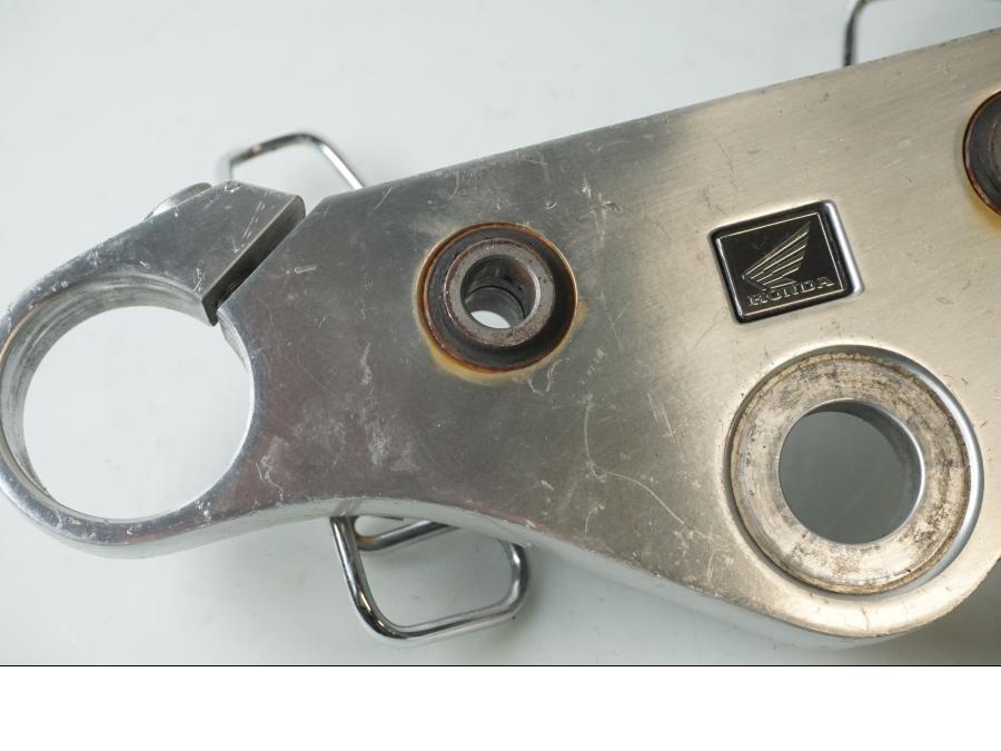 Baksidan på Gaffelkrona från en Honda VT 750 -1994 motorcykel.
