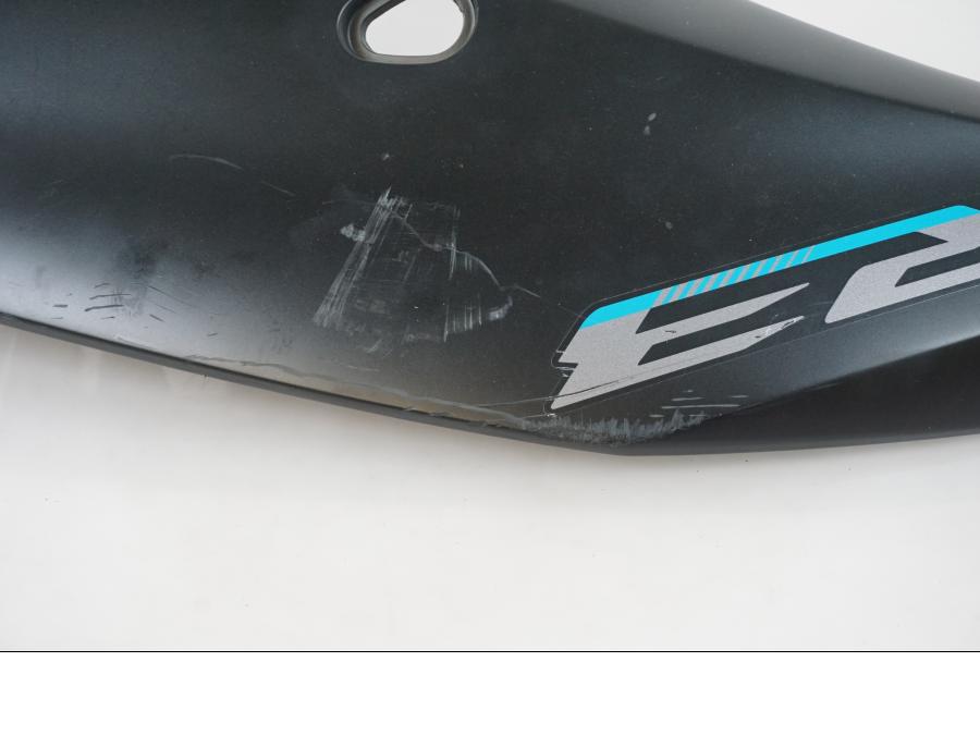 Vänster sida på Sidkåpa från en Yamaha YZF R3 -2022 motorcykel.