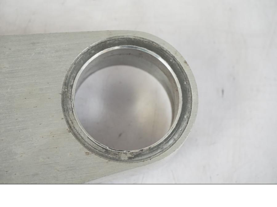 Höger sida på Gaffelkrona från en Suzuki VL 800 -2002 motorcykel.