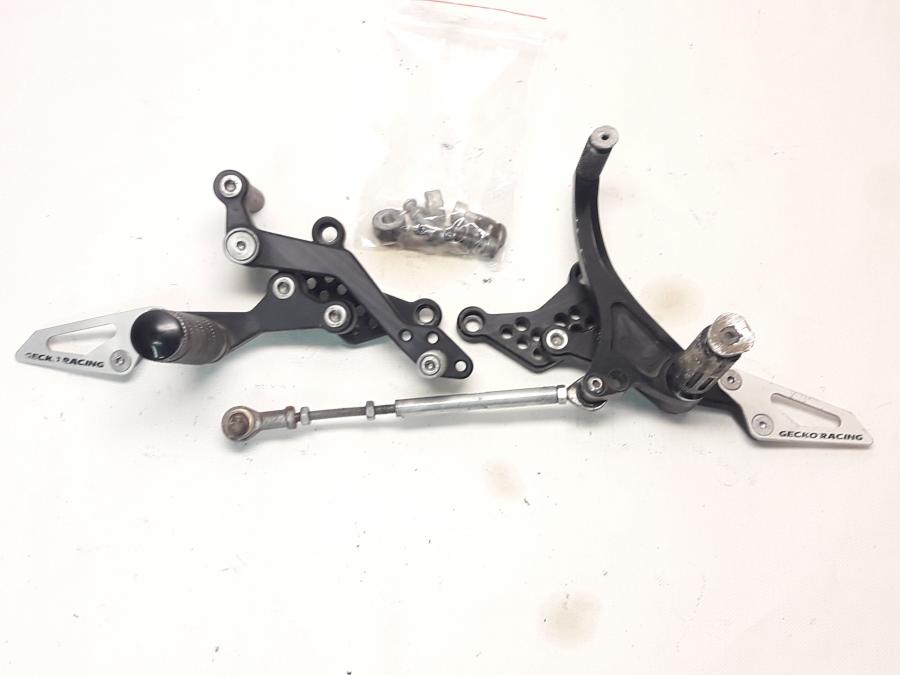 Höger sida på Fotreglage från en KTM 990 Super Duke -2007 motorcykel.