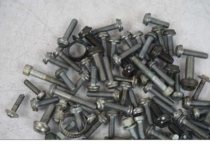 Vänster sida på Skruv / Mutter etc från en BMW R 1200 GS -2018 motorcykel.