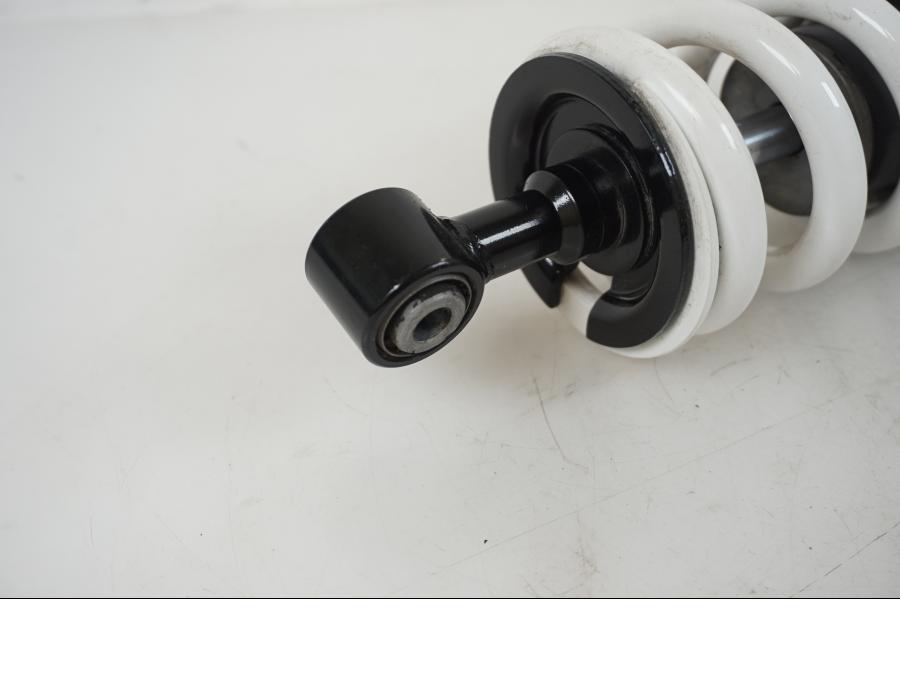 Baksidan på Stötdämpare från en KTM RC 390 -2019 motorcykel.