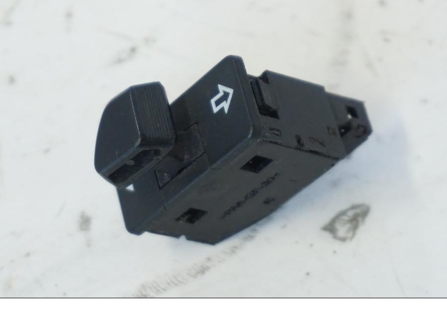 Baksidan på Tryckknappsreglage från en Honda SH 300 A -2011 scooter.