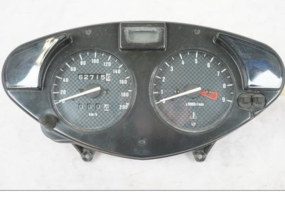 Framsidan på Instrumentpanel från en Honda NT 650 V -2002 motorcykel.