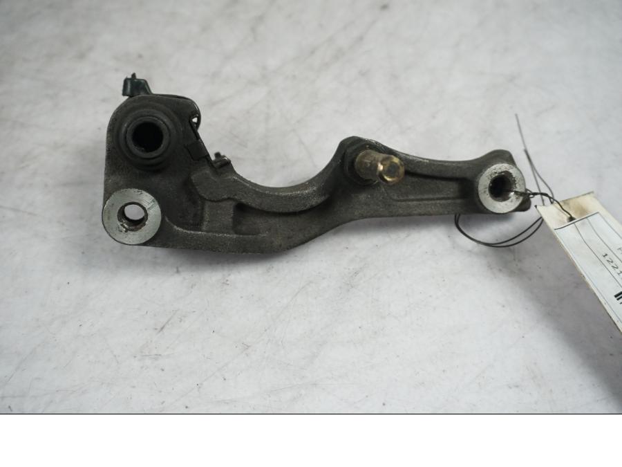 Framsidan på Bromsoksfäste från en Honda XRV 750 -1999 motorcykel.