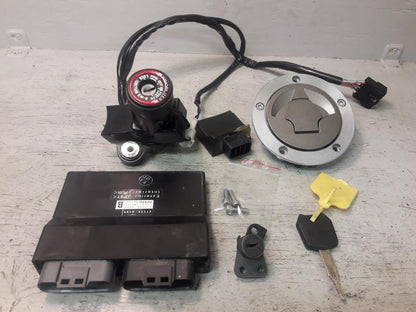 Framsidan på Låssats från en Kawasaki ZX-6R -2008 motorcykel.