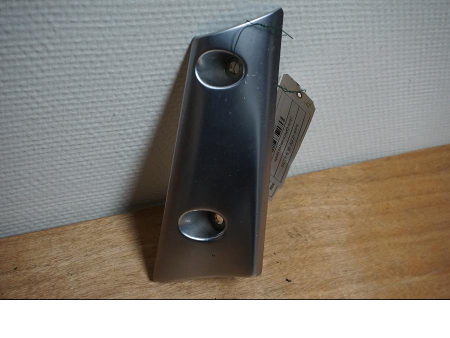 Framsidan på Gaffelbensskydd från en Suzuki VZ 800 -2000 motorcykel.