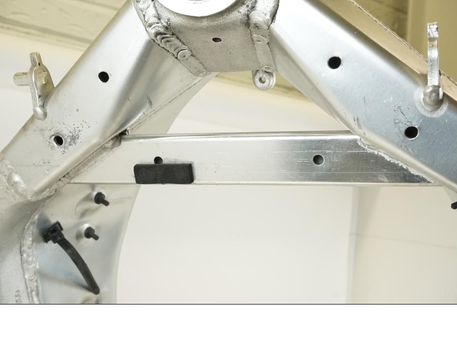 Extrabild4 på Ram från en Yamaha YZF 1000 R1 -2001 motorcykel.