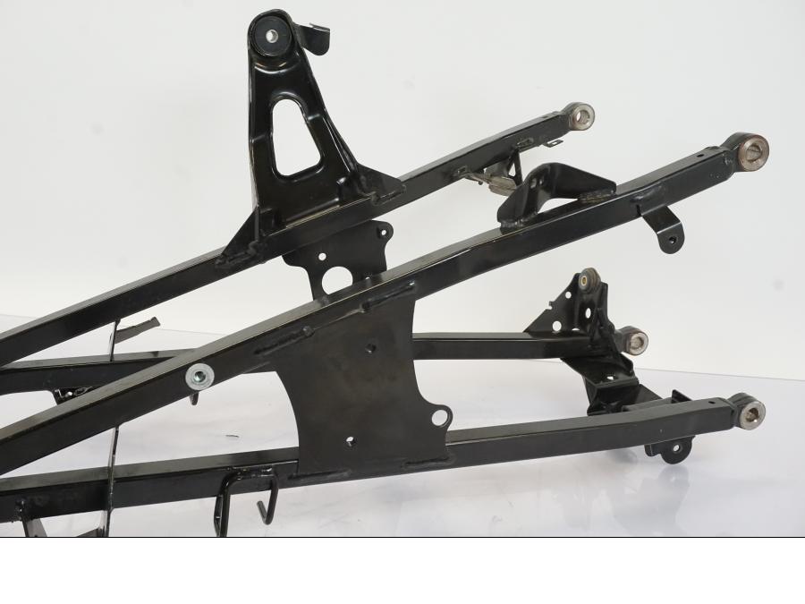 Höger sida på Bakram från en Honda NT 700 -2008 motorcykel.