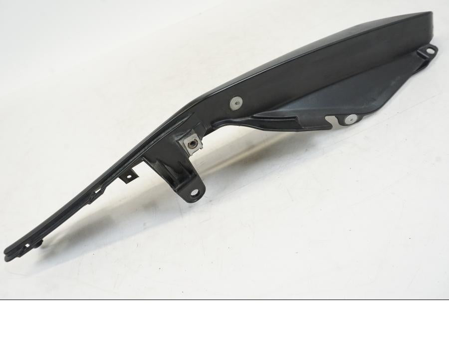 Vänster sida på Bakvinge från en Aprilia Tuono V4R -2011 motorcykel.