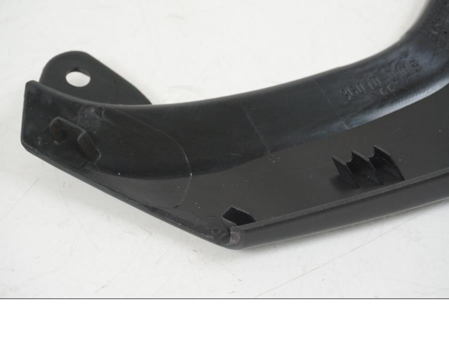 Snett nerifrån på Bakvinge från en Kawasaki ER-6F -2016 motorcykel.