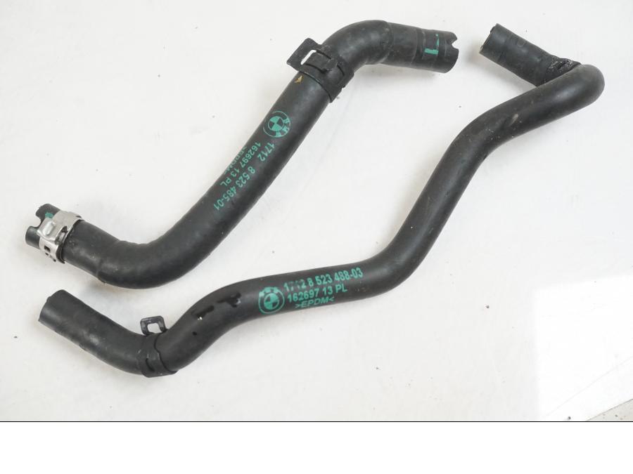 Baksidan på Vattenkyl Slang Set från en BMW R 1250 GS -2021 motorcykel.