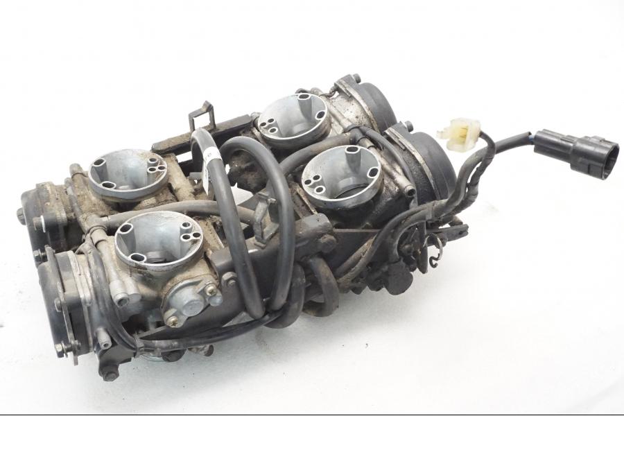 Framsidan på Förgasare från en Yamaha XVZ 13TD -1999 motorcykel.