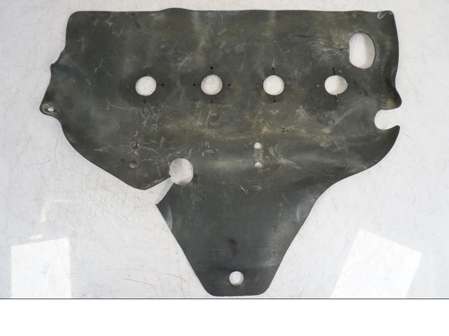 Framsidan på Värmeskydd från en Suzuki GSX 1300 RX -1999 motorcykel.