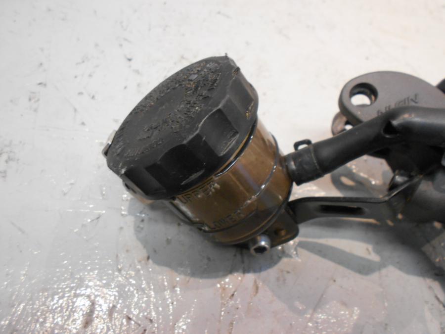 Höger sida på Bromshuvudcylinder från en Kawasaki Ninja H2 -2018 motorcykel.