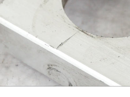 Snett nerifrån på Styrplatta från en Kawasaki ZX-6R -2006 motorcykel.