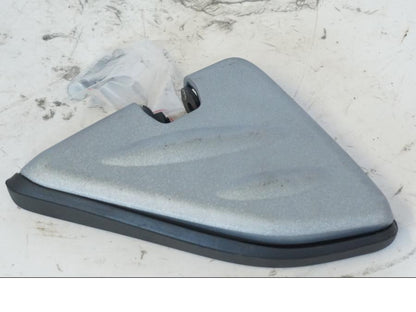 Vänster sida på Fotpinne från en Honda SH 300 A -2011 scooter.