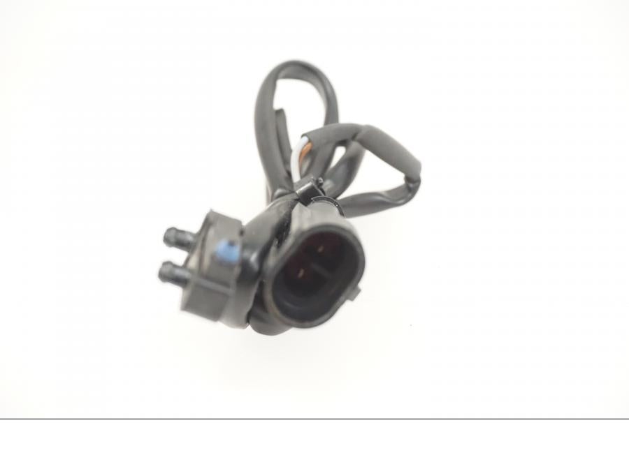 Baksidan på Bromsljuskontakt från en KTM 1290 Super Duke -2019 motorcykel.