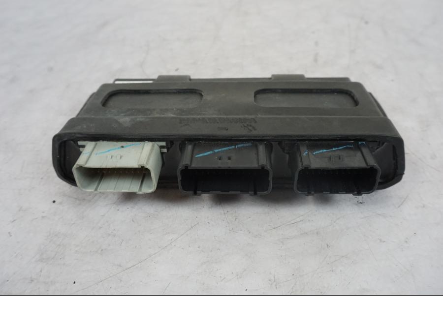 Höger sida på CDI / ECU från en KTM 1290 Super Duke R -2021 motorcykel.