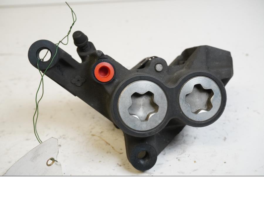 Framsidan på Bromsok från en Yamaha XV 1700 -2003 motorcykel.