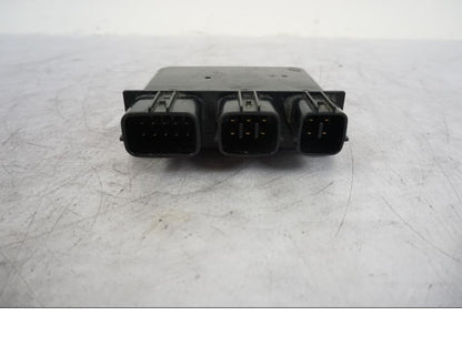 Snett uppifrån på Reläbox från en Kawasaki Versys 650 -2014 motorcykel.