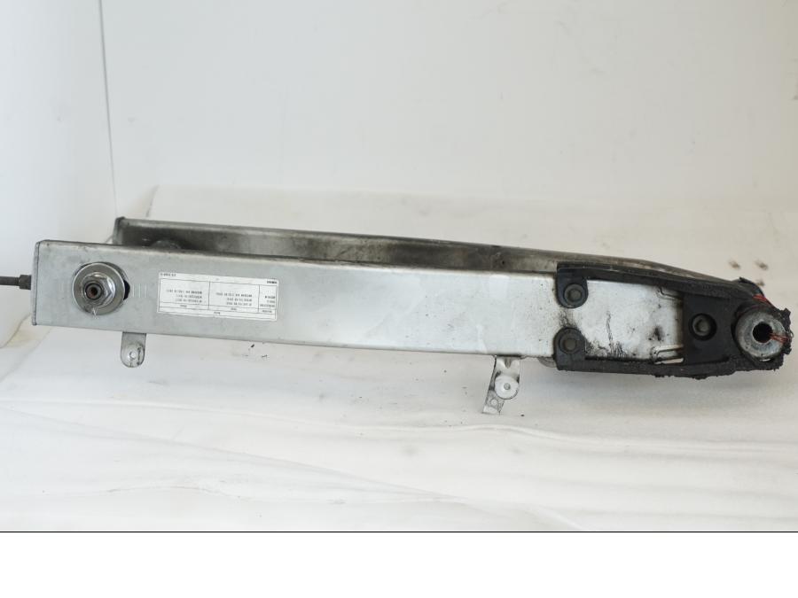 Höger sida på Sving från en Yamaha TDM 850 -1998 motorcykel.