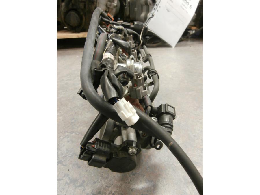 Snett uppifrån på Spjällhus från en Yamaha FJR 1300 -2007 motorcykel.