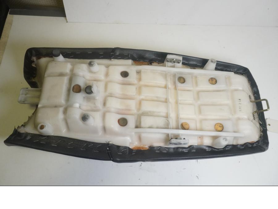 Höger sida på Sadel från en Kawasaki ZX-10 -1990 motorcykel.