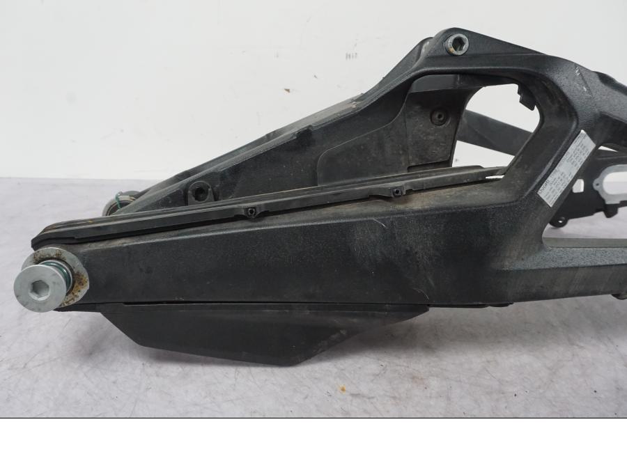 Baksidan på Sving från en Ducati Multistrada V4 -2024 motorcykel.