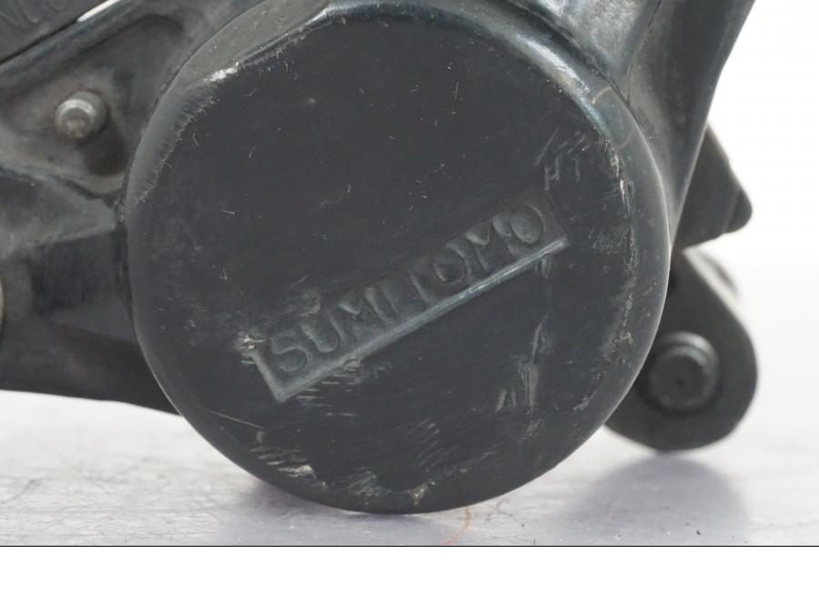 Baksidan på Bromsok från en Yamaha XVS 1100 -2000 motorcykel.