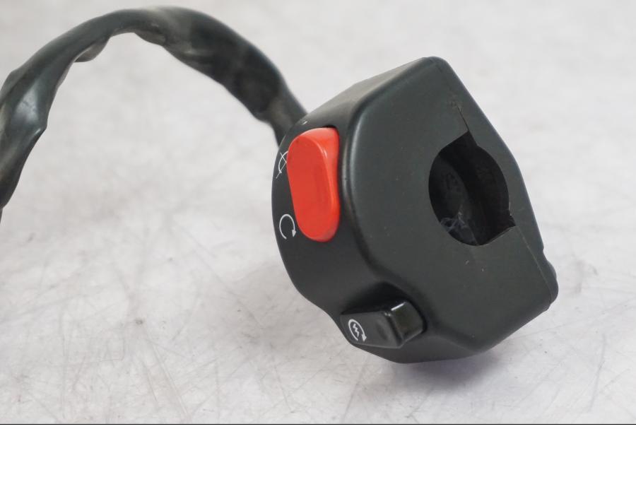 Höger sida på Styrelreglage från en Triumph Tiger -2009 motorcykel.