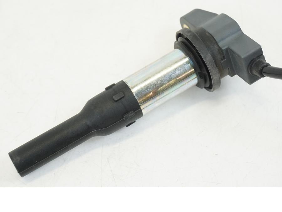 Baksidan på Tändspole från en Ducati Streetfighter V4 -2020 motorcykel.