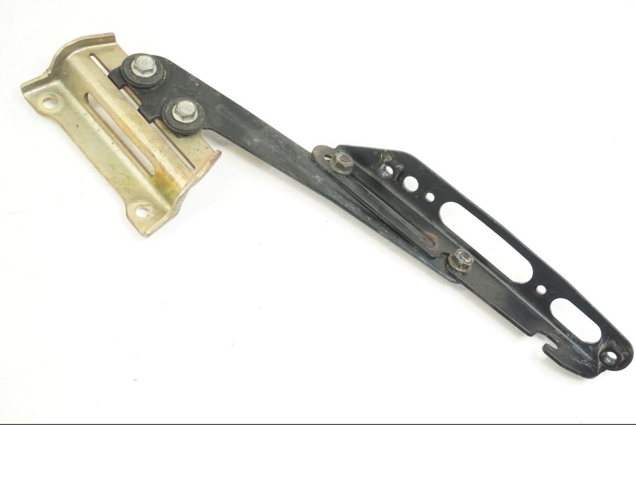 Baksidan på Vindrutefäste från en Honda ST 1300 -2002 motorcykel.