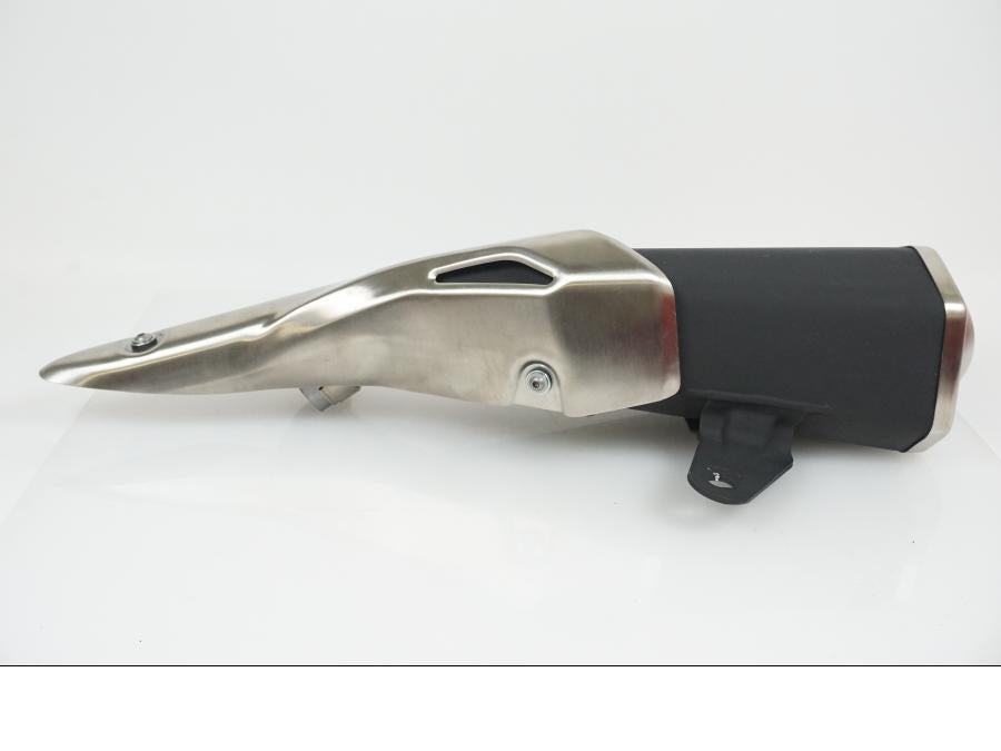 Höger sida på Ljuddämpare från en Kawasaki Z 900 -2018 motorcykel.