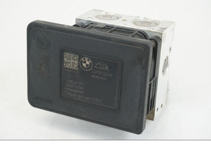 Framsidan på ABS Modulator från en BMW R 1250 GS -2019 motorcykel.