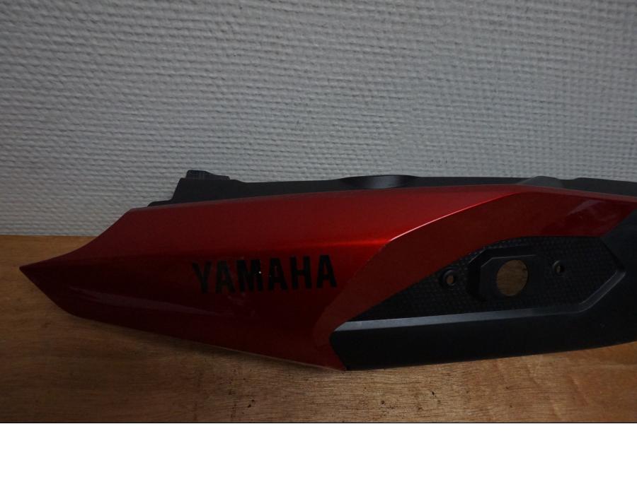 Vänster sida på Bakvinge från en Yamaha MT-09 Tracer -2016 motorcykel.