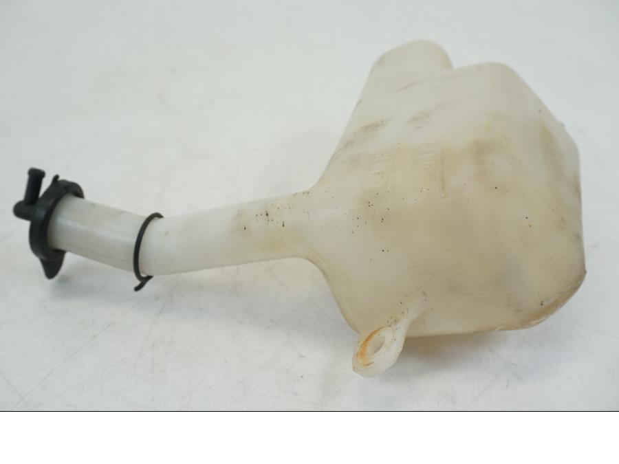 Baksidan på Vattenexpansionskärl från en Honda NSR 125 -1991 motorcykel.