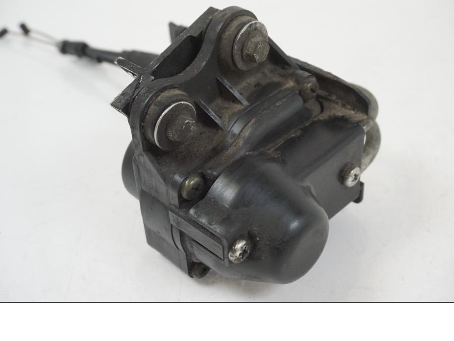 Snett nerifrån på Avgasspjällmotor från en Yamaha YZF 1000 R1 -2007 motorcykel.