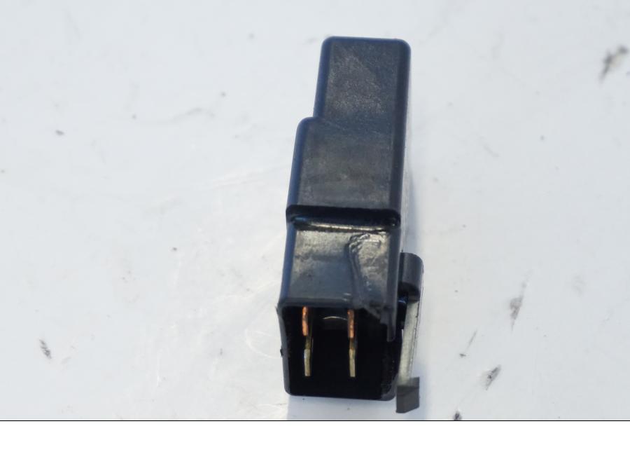 Baksidan på Relä från en Honda CBR 900 RR -2001 motorcykel.