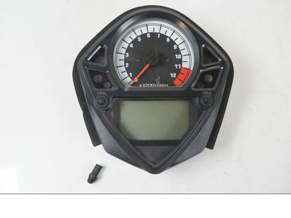 Framsidan på Instrumentpanel från en Suzuki SV 650 S -2005 motorcykel.
